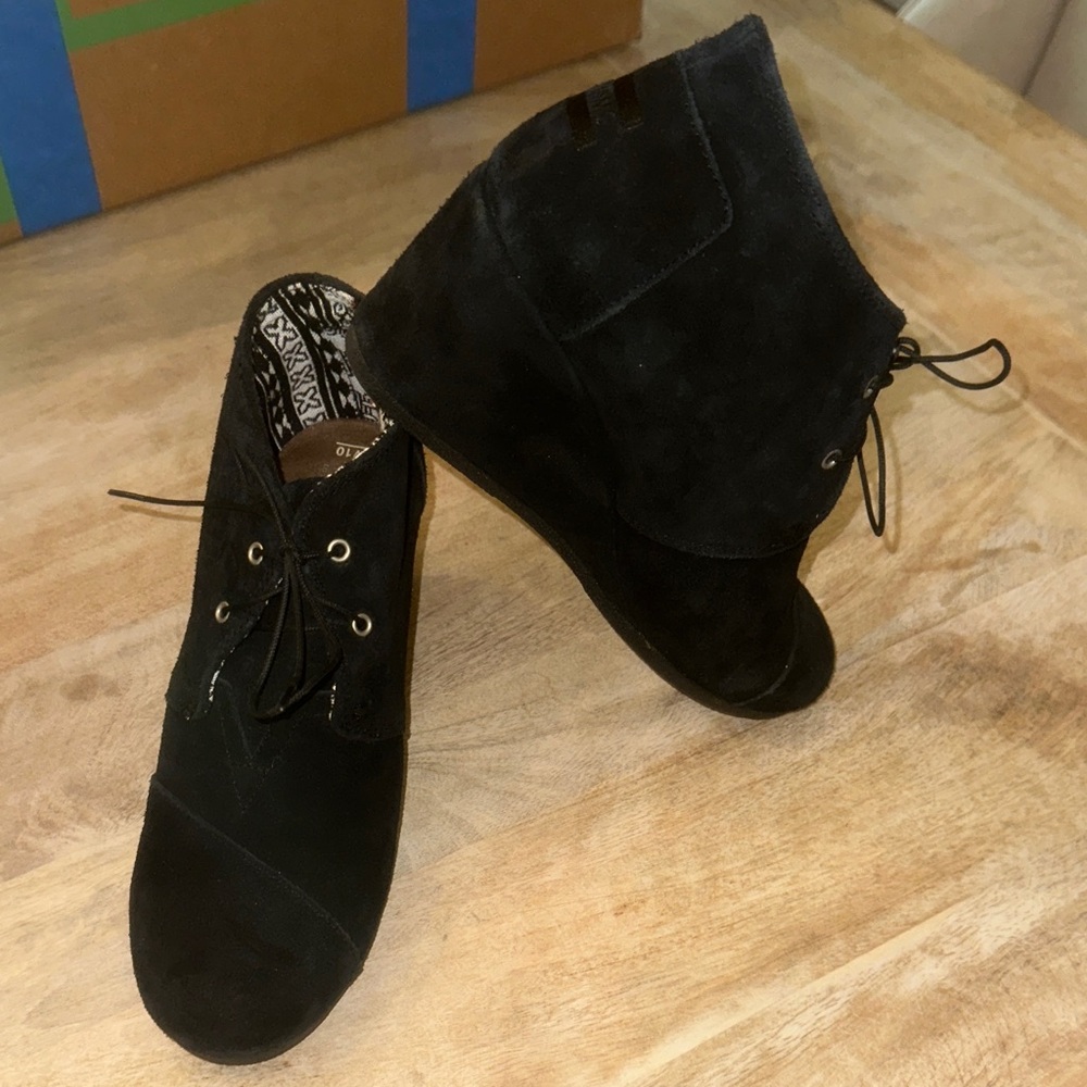 Toms Black Suede Women's Wedge Boots